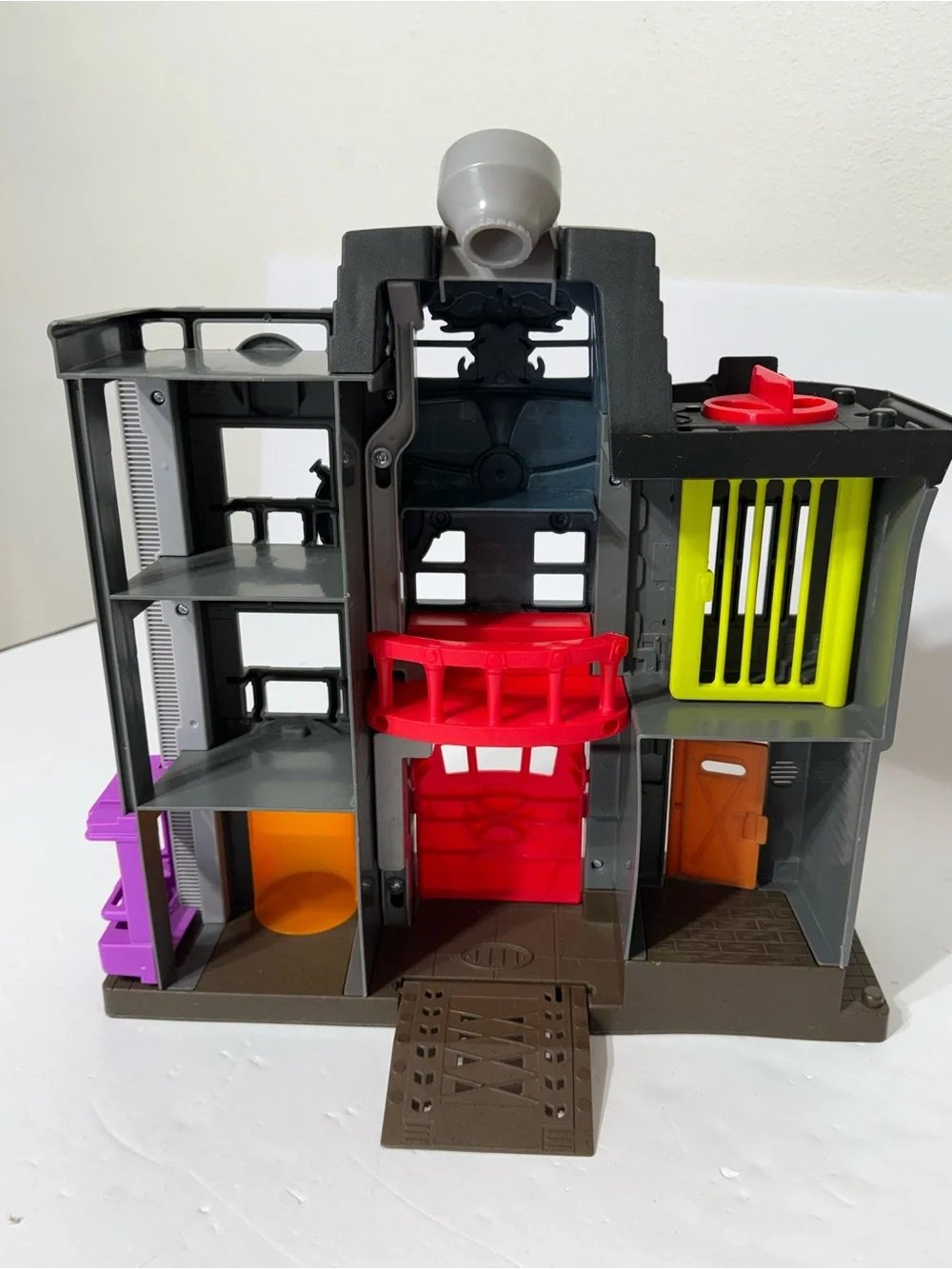 Imaginext Legends of Batman Gotham City Crime Alley DC Super Friends w/ Penguin